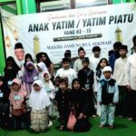 Peringati 1 Muharram 1448 H, Masjid Nurul Hikmah Sindangkerta Santuni Puluhan Anak Yatim