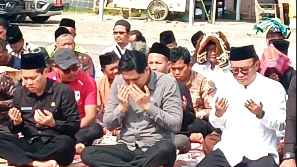 Mengetuk Langit di Tengah Kekeringan, Pemda Indramayu Gelar Shalat Istisqa