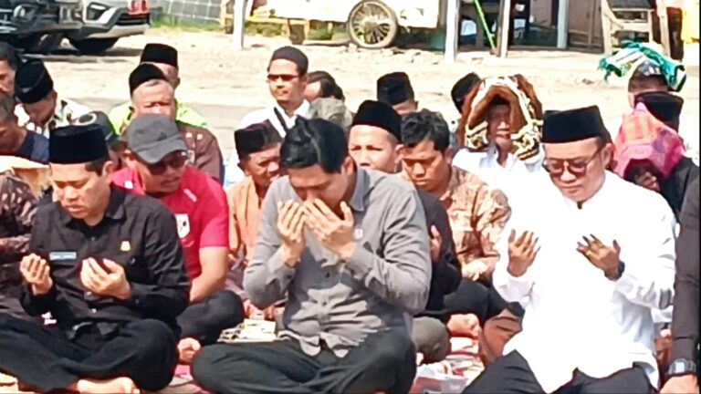 Mengetuk Langit di Tengah Kekeringan, Pemda Indramayu Gelar Shalat Istisqa